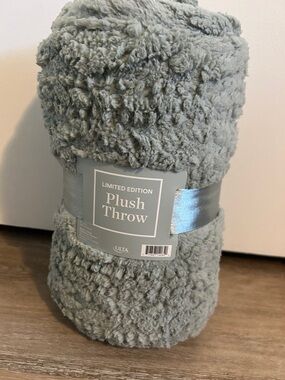 Ulta Beauty Plush Throw - Light Green